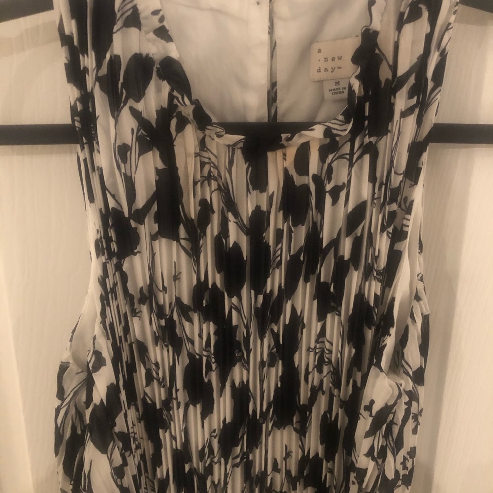 Dress - Picture 2 of 5